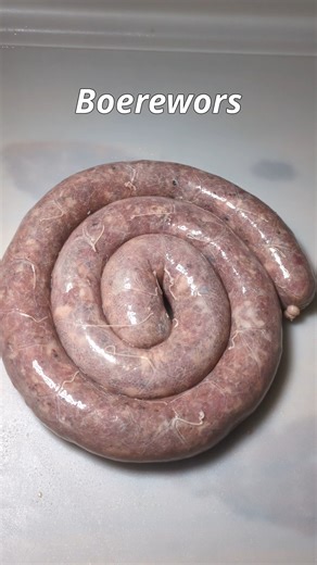 Lemmer on Instagram: "This is how I make that iconic South African sausage — Boerewors — at home, just the way I like it 🇿🇦 If you’ve ever wanted to make proper boerewors yourself, this is my go-to spice mix for 6 kg of meat: • 2 tsp cloves • 55 g coriander • 1⅓ tbsp brown sugar • 1⅓ tbsp allspice • 1 tsp nutmeg • 85 g salt • 2 tbsp freshly ground black pepper • 200 ml cold water • 200 ml Worcestershire sauce • 200 ml red wine vinegar #boerewors"