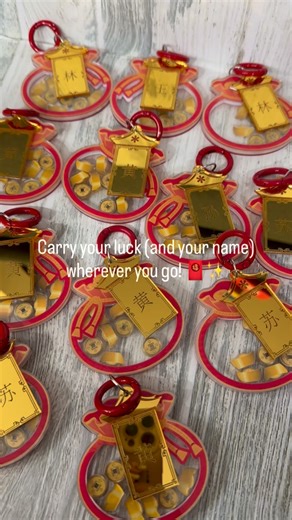 Our personalized Lunar New Year shakers have arrived! Featuring traditional gold ingots and customized family surnames, these charms are designed to bring “Huat” (prosperity) to your keys or bags. Order yours now!! | KnK Gift and Favor by Newbabysingapore