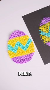 Bubble Wrap Painted Easter Eggs 🥚 🩵💜 https://www.thebestideasforkids.com/bubble-wrap-easter-egg-painting/ | The Best Ideas for Kids