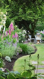 🌸 An Old Castle Cottage garden recap—one full year in bloom 🌸 From early spring bulbs 🌱 to summer roses 🌹, autumn textures 🍂 and a quiet winter garden ❄️—this reel captures every season that shaped our cottage garden this year. As I look ahead to gardening in 2026, I’m so grateful for this space, this soil, and this community. I can’t wait to keep sharing what I’m learning, what I’m planting, and how cottage gardens grow over time—not overnight. ✨ If you love seasonal gardening, cottage-sty