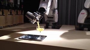 Nachi robotics MZ07 serving a cocktail👏🍸 #nachirobotics #nachi #FastTwitchContest #robotics #mzseries #fyp #foryou #MZ07 #cocktails