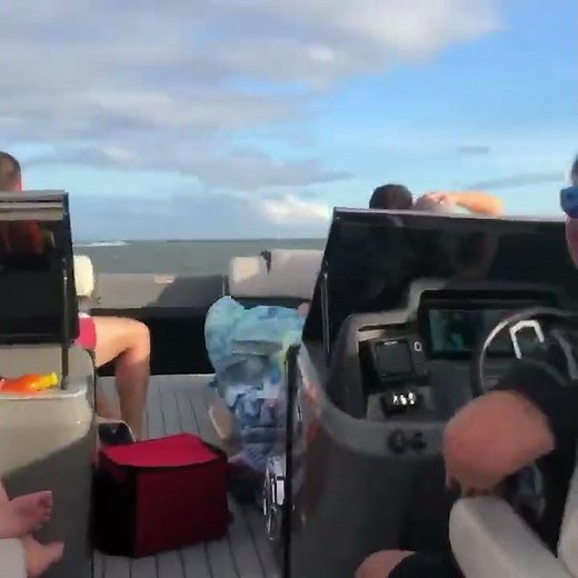 900hp Pontoon!! Running down Go Fast boats in rough water!!