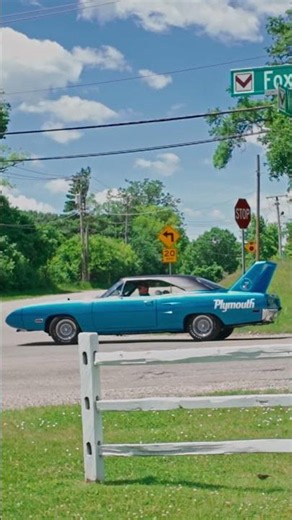 1970 Plymouth Superbird Buzz By! | Volo Museum V22286