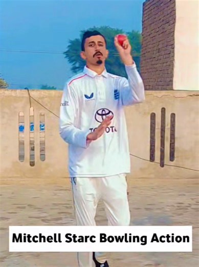 Mitchell Starc's Impressive Bowling Action in Cricket