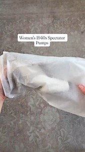 Lucy is a classic, 1930s/1940s inspired spectator Oxford pump👠 The white sections feature a perforated pattern, and the front is adorned with elegant, handcrafted brown detailing✨ And right now, I’m running a summer sale with 20–50% off everything🎉 Summer Sale: 🇺🇸 memery.us 🇬🇧 memery.co.uk 🇪🇺 memery.eu 🇩🇰 memery.dk 🌍 Rest of the world: memery.eu | memery