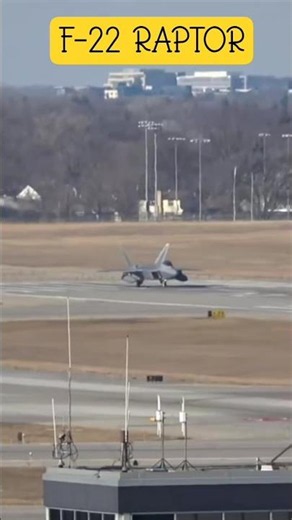 watch this F-22 Raptor retract it's landing gear moments after liftoff #aviation #raptors #takeoff