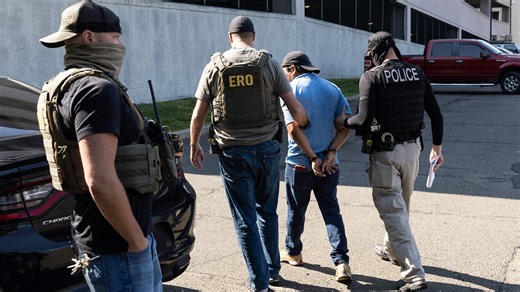 NY would ban masks and limit police help for ICE in new Hochul plan