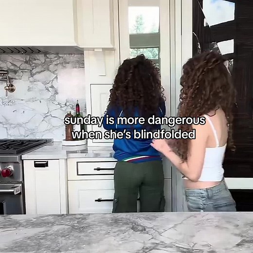 Kalogeras Sisters: Sunday Blindfolded Scare Prank