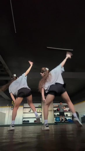 Kitty & Kakai (@kittyandkakai) - After Hours Dance Tutorials: Learn with Kitty and Kakai