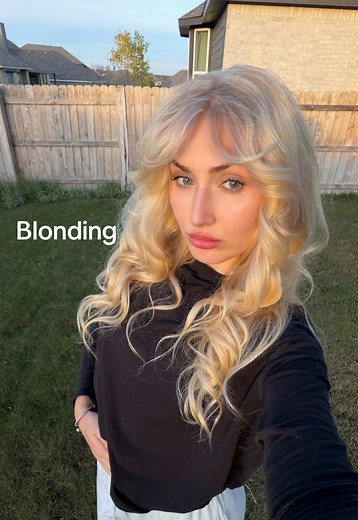 This is what ‘as blonde as possible’ looks like while keeping dimension a Scandinavian Hairline! ✨ it's giving Sabrina Carpenter! #blonde #platinum #highlights #georgetownhairstylist #hair @Jade Simone