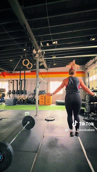 For Total Reps: 12 min CAP (if you finish all 216 reps, record your time in notes.) 21 pull-ups 42 double-unders 21 thrusters (weight 1) 18 chest-to-bar pull-ups 36 double-unders 18 thrusters (weight 2) 15 bar muscle-ups 30 double-unders 15 thrusters (weight 3) . CAP: 12 min 158 reps RX #crossfit #strongmoms #momlife