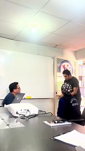 💙¡Salud mental, fortaleciendo la atención de nuestro personal!💙 🧠✨ En nuestro Hospital “San Juan de Dios” seguimos fortaleciendo las capacidades de nuestro equipo de salud. ✅Se desarrolló una capacitación sobre Manejo de Emergencias Psiquiátricas, dirigida por el especialista Dr. Sergio Hervias, con la participación activa del Dr. Martín Silva, Veroska Marín y Kassandra Migo. 👩‍⚕️👨‍⚕️ Gracias a estas acciones de formación continua, nuestro personal está mejor preparado para brindar una aten