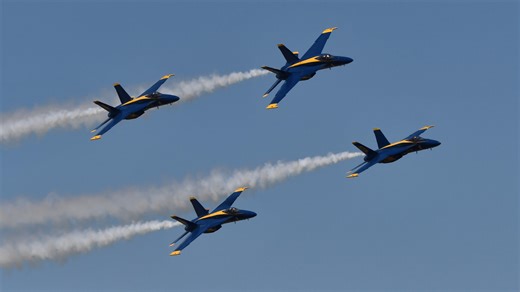Diamond Aileron Roll | Blue Angels Practice Info