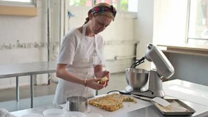 Chef's Table 4x01 "Vol. 4 (Pastry): Christina Tosi"