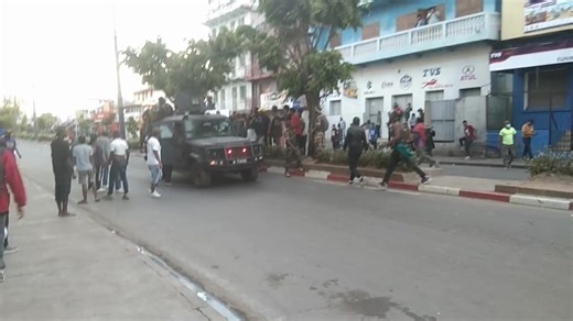**BREAKING: Shootout Between Military and Police in Madagascar Capital | VIOLENCE ERUPTS TODAY, OCT 11, 2025** (LOCATION: Andrefan'ny Ambohijanahary, Antananarivo) Footage captured a massive exchange of gunfire between members of the military (CAPSAT) and police forces (GD) resulted in one military being shot. This escalation highlights the critical instability and danger facing the Malagasy people. We need international media to pay attention NOW. Share this video to help the world see what is 