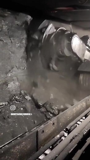 . Mineria de carbon con una Long Wall Mining. Aporte: anything_mining #heavymachinery #miner #mineria #mininglife #coalmine #miningengineering #mineros #miningequipment #mineracao #quarrylife #miningindustry #undergroundmining #minelife #minesite #miningengineer #miningmachine #undergroundmine #mineriasubterranea #heavyequipment #roadheader #minadora #longwallmining
