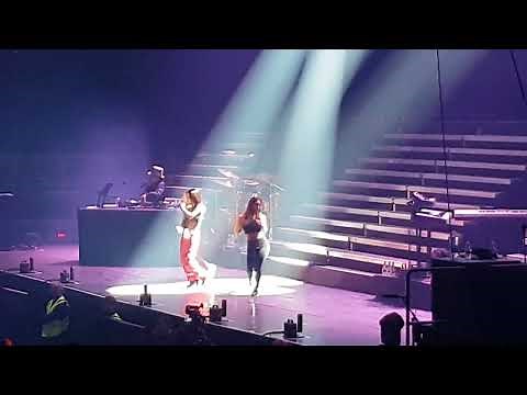 Becky G - Mangú 29/09/2017 @ Movistar Arena. Chile.