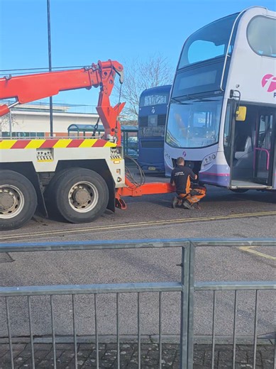 oh dear broken down first bus being towed away 28/01/2026 at bridgwater #bus #firstbus