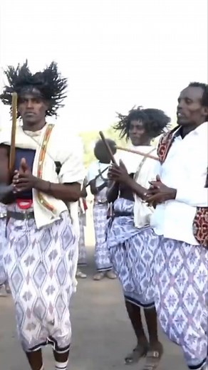 Wakti mayaama le ummat aysamme waytek. Kacni mayaama fan gexa aysamme waytek. ni kaxxa fanan Afri Ali | Muhdin Ali Afarensis