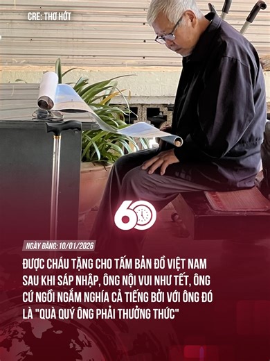 Ông Nội Vui Như Tết Với Tấm Bản Đồ Việt Nam