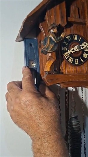 How to Level a Cuckoo Clock Properly #shorts #cuckooclock #pendulum #clocks #oddlysatisfying #fixit