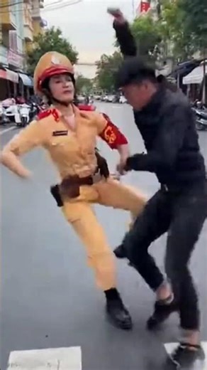 nữ cảnh sát giao thông xinh đẹp #sotaychiensi #army #shortvideo #viral #viralvideo #cute #comedy