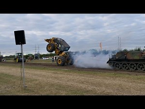 Tank VS Tractor - Tug of War