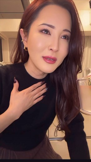 花上 惇 はなうえ じゅん on Instagram: "2月24日に睾丸を摘出しました。 私は自分自身を性同一性障害だと認めるまでにとても時間がかかったタイプだと思います。 本当は物心ついた頃から、自分の心が女性だという事には気がついていたものの、それを周りには言えませんでした。 家族を悲しませたくない思いや、周りから拒絶される可能性への恐怖、手術への恐怖、トランスジェンダーとして生きる人生への不安、他にも色んな不安や葛藤がありました。 でも自分に嘘ついてる方が辛かったです。 もう『本当は違うのに』って思いたくない。 ぶっちゃけホルモン治療もしんどいし、基本ずっと体調も悪いし、これから先どうなるのか自分でも分からないし怖いけど、自分を偽って男性として生きる辛さに比べたら余裕です。 少しずつしか進めないけど、ゆっくり自分のペースで自分を取り戻していきたいです。"