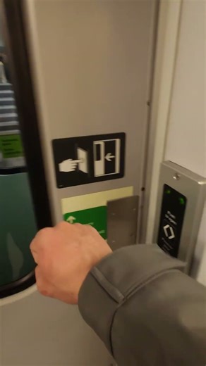 GO Transit: Crossing between Cars (Automatic Doors)