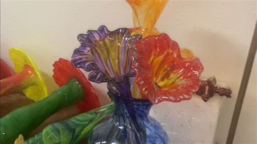 Glassworker makes an impressively beautiful spiral pattern glass flower