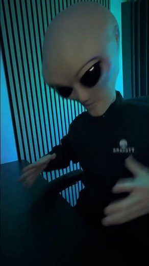 Energetic techno for dance with the aliens #alien #techno #energy #rave #react #tiktokviral #dance