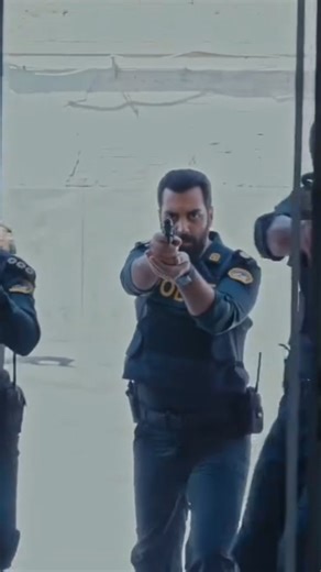 ‎خواهران دریا‎ on Instagram‎: "‌ 🎥📺 سریال اکشن - پلیسی « الگوریتم » ، به کارگردانی " بیژن میرباقری " و تهیه کنندگی " ابوالفضل صفری " ، از امشب ( سه‌ شنبه ۱۵ مهر ماه ) به روی آنتن شبکه سه سیما می رود . این سریال اکشن - پلیسی که بر اساس فیلمنامه‌ ای از " آرش قادری " و بازنویسی " بیژن میرباقری " ساخته شده ، داستانی پر تعلیق از بازی‌ های ذهنی و رقابت‌ های زیرپوستی در دنیای پلیسی را روایت می‌ کند . در خلاصه داستان این سریال ۵۲ قسمتی آمده است : « پیاده که به ته خط برسد ، بازی عوض می‌ شود . بازیگر وا