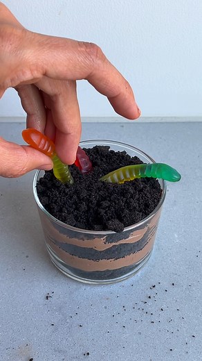 42K views · 209 reactions | These Dirt Pudding Cups are perfect for Halloween! Simple to make with a creamy chocolate pudding and topped with gummy worms. | Feel Good Foodie | Facebook