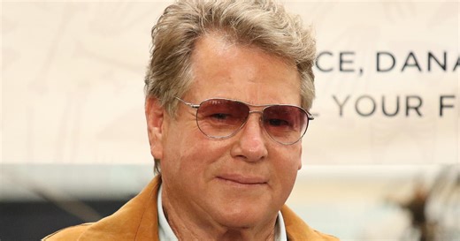 Ryan O'Neal, 'Love Story' and 'Paper Moon' Star, Dead at 82