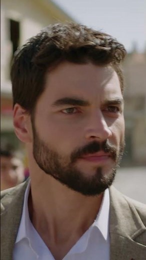 Agarró la mano de Reyyan y se enfrentó a todos😍✨| Hercai