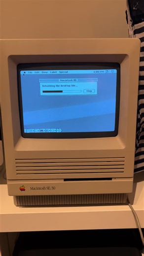 When an old Mac OS starts behaving weird with files and apps, then maybe it’s time to rebuild the Desktop file. Just hold down Option and Command keys under the welcome screen and confirm: the system will be on top shape in few minutes. #tips #apple #macintosh #vintage #retro
