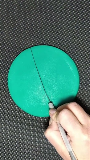 Can this circle be split perfectly in two?