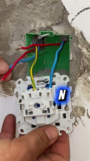 طريقة تركيب مأخذ كهربائي خطوة بخطوة | Comment installer une prise électriqu