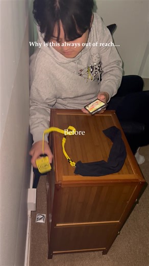 Gamers, this is your desk charging hub! Handles high power for simultaneous use of PC and monitor. Tidy retractable cord keeps your gaming setup neat. #GamingPeripherals #DeskChargingHub #RetractablePowerStrip #HighPowerSocket #GamingMustHave