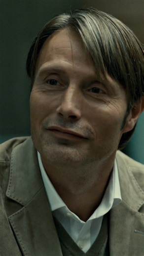 Plongez dans l’univers raffiné et terrifiant du docteur Hannibal Lecter. Un délice aussi glaçant qu’élégant, parfait pour Halloween. 🎃 | RTBF Auvio