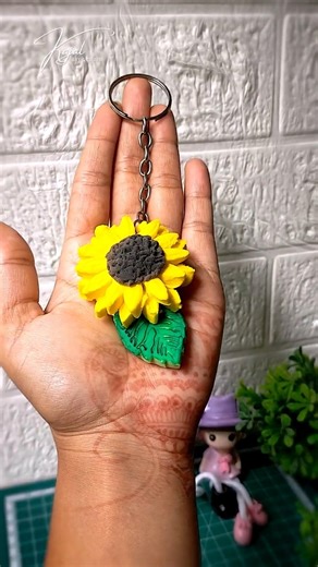 Handmade Sunflower Keychain 🌻 | Quick & Easy Craft Idea