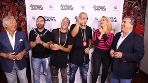 Repasando el paso de La Macarena junto a Enrique Santos y Los Del Rio en el ensayo de los Premios Juventud. #MasMacarena #TBTPJ | Gente de Zona