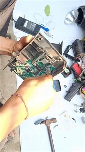 “What’s Inside a Set Top Box? Teardown!”