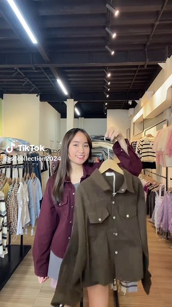 ဆိုင်လိပ်စာ-အမှတ် ၂၀၆/က; ပါရမီလမ်းမပေါ် ၊ ရွှေမန်းသူကားဝန်းရှေ့တည့်တည့် ၊တောင်ဥက္ကလာပမြို့နယ် ၊ ရန်ကုန်မြို့။ 09-251231993-09-680110447(Viber) သို့မဟုတ် TikTok cbသို့ဆက်သွယ်မှာယူနိုင်ပါတယ်ရှင့်🥰😍🤗#SdCollection #tiktokmyanmar🇲🇲 #bkkfashion #foryoupage #ရောက်ချင်တဲ့နေရာရောက်ကွာ😍🤗🤗fypシ