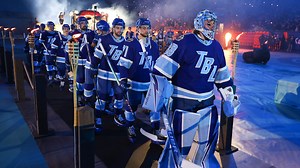 Lightning, Bruins introduced at Raymond James Stadium