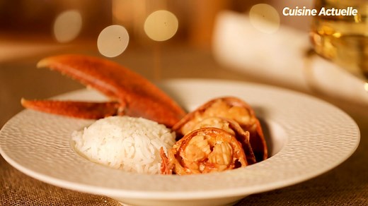 Voilà une recette qui va téléporter vos convives directement sur une plage de Bretagne : le homard à l'armoricaine 🦞 Un plat raffiné aux saveurs iodées parfait pour les fêtes 🎄 La fiche recette par ici : https://bit.ly/3rPCIS5 | Cuisine Actuelle
