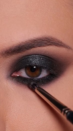 239K views · 1.9K reactions | Smokey Eye Makeup Tutorial Series 1 #makeup #makeuptutorial #eyemakeup #shorts #youtubeshorts #saudiarabia #saudiarabia #saudimakeup #foryou #trending #fyp | Ethereal Elegance | Facebook
