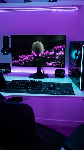 ALIENWARE on Instagram: "Pick your next monitor  Or better yet, hit both buttons! The new dual-resolution AW2725QF lets you switch modes (4K or 360Hz) in a matter of seconds! Learn all about it at the link in bio."