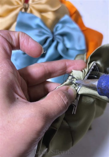 Hair bow clips process for special eid 😍😍😍 #lunasilkytales #hairaccessories #pakistan