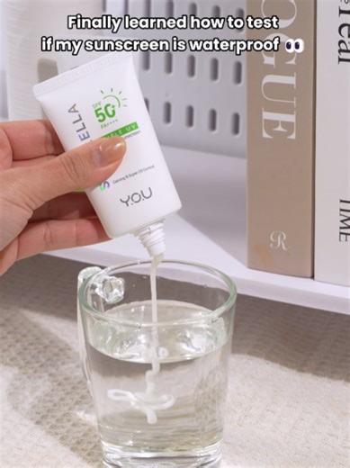 We always test sunscreen for stickiness, but have you ever tested the waterproof level? 👀 A sunscreen that melts in water or isn’t water-resistant isn’t necessarily bad. It usually means the formula is lightweight, easy to cleanse, and comfortable for daily wear — especially for acne-prone skin. 🌤️ #youbeauty #sunscreen #acne #acneprone #acneskin #acneskincare #sunscreenviral #acnesunscreen #pimple #sensitiveskin #sunbrella